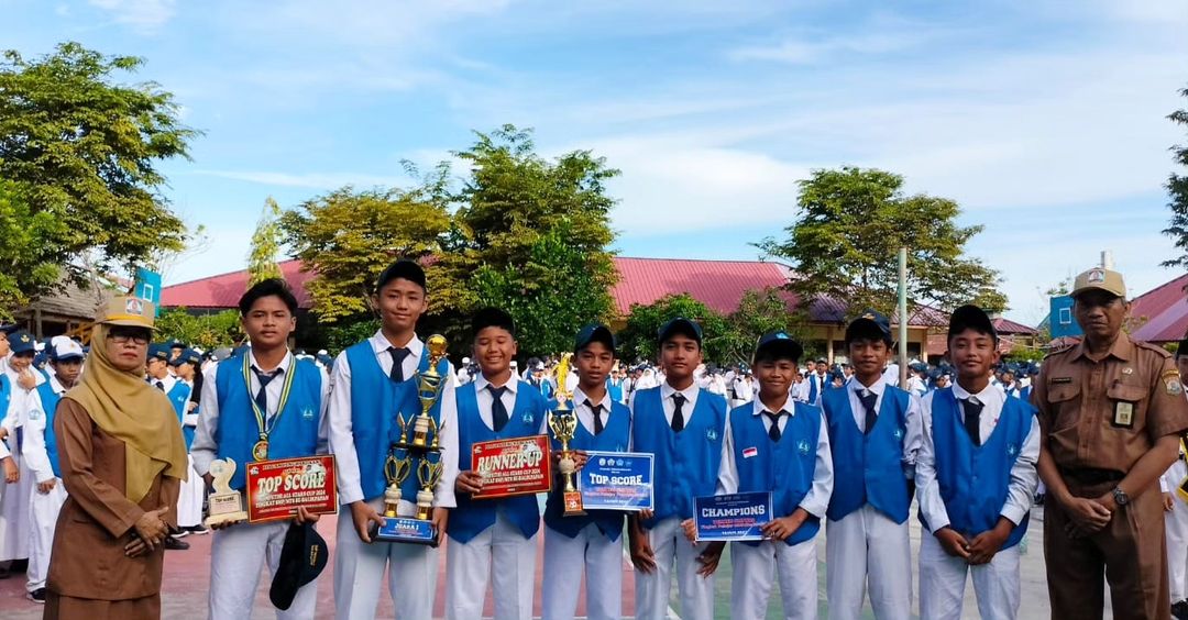 Tim SMPN 8 juara 1 Trofeo dan juara 2 Turnamen Futsal